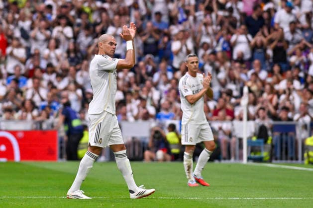 June 13, 2026, Madrid, Madrid, Spain: PEPE clapping and waving goodbye to the fans during the match for the 13th edition of the 2026 Corazon Classic Match, titled Ã¢â‚¬oeA Match with the Spirit of Childhood,Ã¢â‚¬Â between Real Madrid C.F. Legends and Inter Legends, played at the Bernabo u Stadium on June 13, 2026, in Madrid, Spain. REAL MADRID C.F. Legends 2 Vs INTER Legends 1 - XIII EdicioÂ³N Del Corazon Classic Match 2026 Un Partido Con Alma De Infancia (06.13.26)  - ZUMAc312 20260613_zsp_c312_199 Copyright: xOscarxManuelxSanchezx