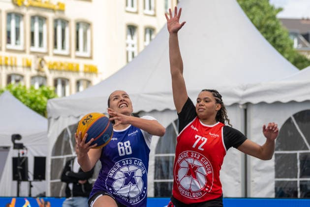 Zweikampf zwischen Martha Happe (Team Bielefeld, 68) und Olivia Okpara (Team Xanten, 72). Innside 3x3 Circus, Basketball, Gruppenphase, D.Sports, 13.06.2026 Innside 3x3 Circus, Basketball, Gruppenphase, D.Sports, 13.06.2026 Duesseldorf
