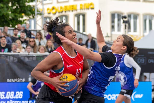 Zweikampf zwischen Thalia Kretschmar (Team Goettingen, 41) und Lara Antonia Schuetze (Team Duesseldorf D-Squad, 79). Innside 3x3 Circus, Basketball, Gruppenphase, D.Sports, 13.06.2026 Innside 3x3 Circus, Basketball, Gruppenphase, D.Sports, 13.06.2026 Duesseldorf