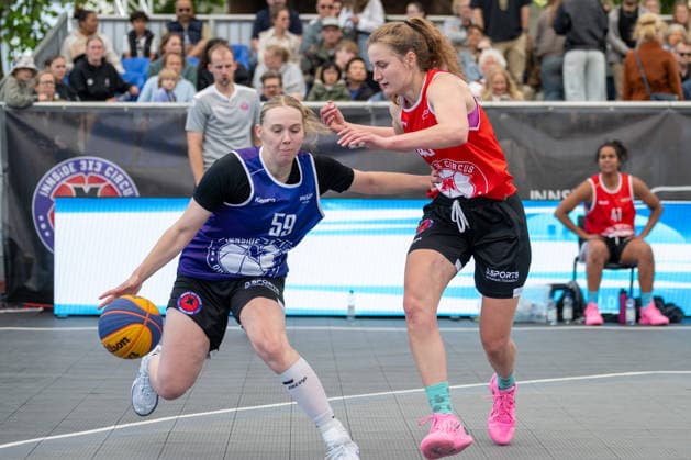 Zweikampf zwischen Maira Banko (Team Duesseldorf D-Squad, 59) und Alice Bremer (Team Goettingen, 48). Innside 3x3 Circus, Basketball, Gruppenphase, D.Sports, 13.06.2026 Innside 3x3 Circus, Basketball, Gruppenphase, D.Sports, 13.06.2026 Duesseldorf