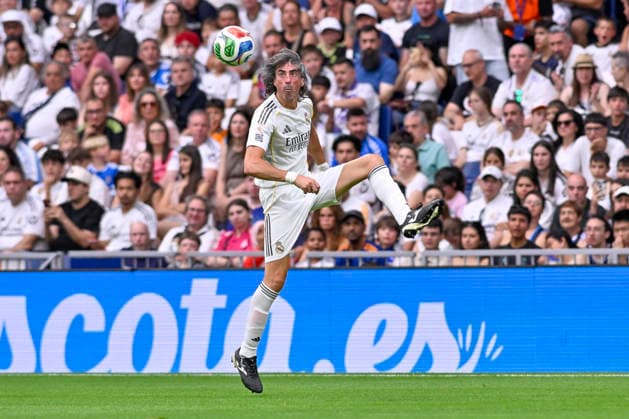 June 13, 2026, Madrid, Madrid, Spain: JOSE EMILIO AMAVISCA controls the ball during the match for the 13th edition of the 2026 Corazon Classic Match, titled Ã¢â‚¬oeA Match with the Spirit of Childhood,Ã¢â‚¬Â between Real Madrid C.F. Legends and Inter Legends, played at the Bernabo u Stadium on June 13, 2026, in Madrid, Spain. Madrid Spain - ZUMAc312 20260613_zsp_c312_129 Copyright: xOscarxManuelxSanchezx
