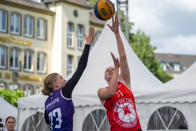 Lilly Kueppers (Team Xanten, 73) und Johanna Huppertz (Team Duesseldorf TUSA 06, 71). Innside 3x3 Circus, Basketball, Gruppenphase, D.Sports, 13.06.2026 Innside 3x3 Circus, Basketball, Gruppenphase, D.Sports, 13.06.2026 Duesseldorf