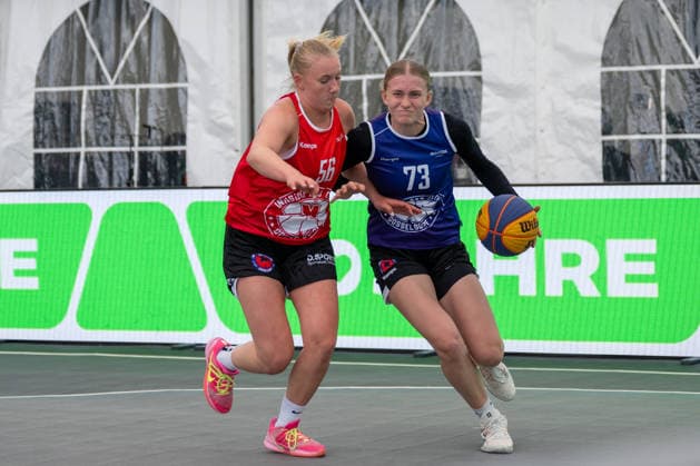 Zweikampf zwischen Lucie Matilda Keune (Team Duesseldorf TUSA 06, 56) und Lilly Kueppers (Team Xanten, 73). Innside 3x3 Circus, Basketball, Gruppenphase, D.Sports, 13.06.2026 Innside 3x3 Circus, Basketball, Gruppenphase, D.Sports, 13.06.2026 Duesseldorf
