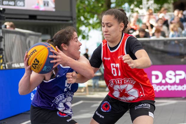 Zweikampf zwischen Ana Teresa Leal Faustino (Team Goettingen, 54) und Edanur Caglar (Team Heidelberg, 67). Innside 3x3 Circus, Basketball, Gruppenphase, D.Sports, 13.06.2026 Innside 3x3 Circus, Basketball, Gruppenphase, D.Sports, 13.06.2026 Duesseldorf