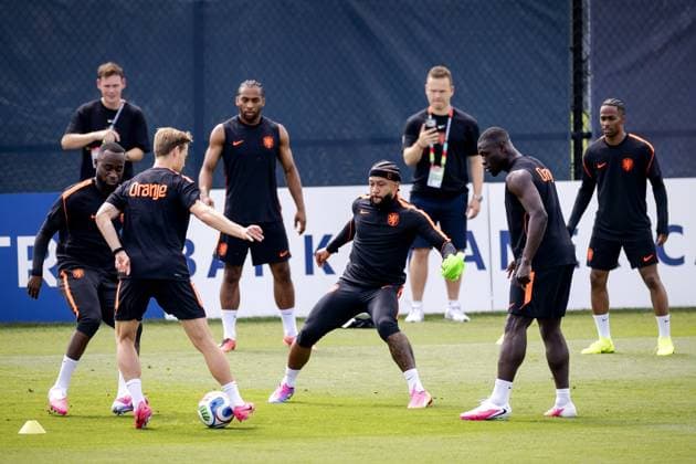 KANSAS CITY - Lutsharel Geertruida of the Netherlands, Frenkie de Jong of the Netherlands, and Memphis Depay of the Netherlands during a training session of the Dutch national team, Nationalteam at the KC Current Training Facility, on June 13, 2026, in Kansas City. The World Cup begins for the Dutch national team with a match against Japan. ROBIN VAN LONKHUIJSEN ANP xVIxANPxSportx xxANPxIVx 560910153 originalFilename: 560910153.jpg