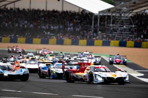 24 HEURES DU MANS 2026 - RACE - SATURDAY 20 FRIJNS Robin (nld), RAST RenÃ (ger), VAN DER LINDE Sheldon (zaf), BMW M Team WRT, BMW M Hybrid V8 20, Hypercar, action, start of the race, depart, during the 24 Hours of Le Mans 2026, 3rd round of the 2026 FIA World Endurance Championship, on June 13, 2026 on the Circuit des 24 Heures du Mans in Le Mans, France - Le MansFrance  Copyright: xFabrizioxBoldonix