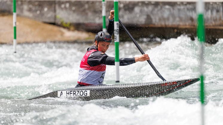 Andrea Herzog (GER) bei ICF CANOE SLALOM WORLD CUP, Kanusport, Frauen, Canadier, 2026, am 13.06.2026 in Augsburg, Eiskanal. Bayern Deutschland