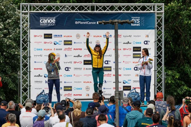 Martina Satkova (CZE), Nuria Vilarrubla (ESP) Jessica Fox (AUS) bei ICF CANOE SLALOM WORLD CUP, Kanusport, Frauen, Canadier, 2026, am 13.06.2026 in Augsburg, Eiskanal. Bayern Deutschland