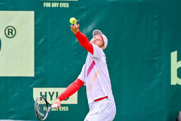 Neil Oberleitner (Oesterreich) schlaegt auf TERRA WORTMANN Open 2026, Tennis, ATP, Tennis Herren 500, Turnier, Qualifikation, 13.06.2026, TERRA WORTMANN Open 2026, Tennis, ATP 500, Turnier, Qualifikation, 13.06.2026 Halle