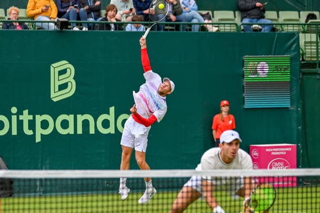 Neil Oberleitner (Oesterreich) schlaegt auf TERRA WORTMANN Open 2026, Tennis, ATP, Tennis Herren 500, Turnier, Qualifikation, 13.06.2026, TERRA WORTMANN Open 2026, Tennis, ATP 500, Turnier, Qualifikation, 13.06.2026 Halle