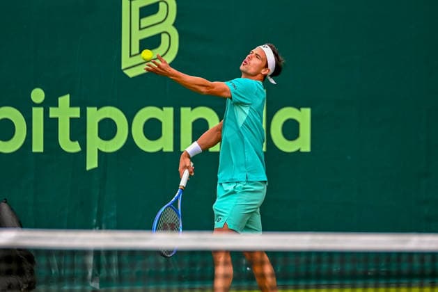 Daniel Altmeier (Deutschland) schlaegt auf TERRA WORTMANN Open 2026, Tennis, ATP, Tennis Herren 500, Turnier, Qualifikation, 13.06.2026, TERRA WORTMANN Open 2026, Tennis, ATP 500, Turnier, Qualifikation, 13.06.2026 Halle