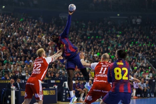 Dika MEM FC Barcelona, Barca Barca, 10) erzielt ein Tor, Aktion, Torwurf GER, Aalborg Handbold vs. FC Barcelona, Handball, TruckScout24 EHF FINAL4 2026, Halbfinale, Spielzeit 2025 2026, 13.06.2026, GER, Aalborg Handbold vs. FC Barcelona, Handball, TruckScout24 EHF FINAL4 2026, Halbfinale, Spielzeit 2025 2026, 13.06.2026, Koeln