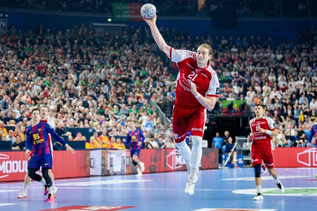 Köln, 12.05.2026, Handball, Herren, EHF Champions League Men 2025 26, Halbfinale, Aalborg Handball - FC Barcelona, Barca Juri Knorr (Aalborg Handball, 21) beim Torwurf