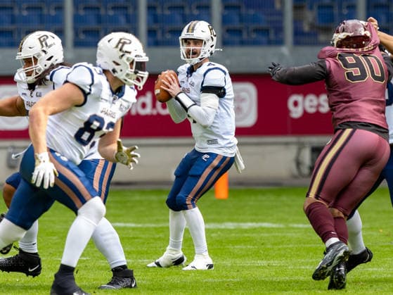 4 Evan Hillock (Quarterback) Paris Lights search a target Rhein Fire vs Paris Lights, American Football, American Football League Europe, WEEK 4, 2026, 13.06.2026, Duisburg Schauinsland-Reisen-Arena Germany Copyright: xFootxBowl ChristopherxMettkenx