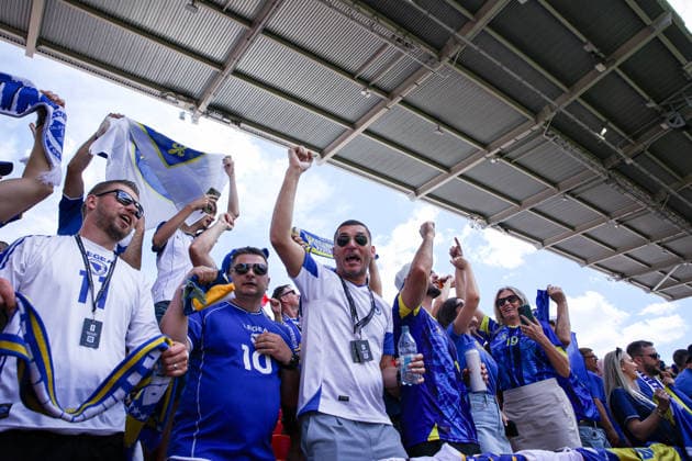 Canada v Bosnia and Herzegovina: Group B - FIFA World Cup, WM, Weltmeisterschaft, Fussball 2026 Bosnia and Herzegovina fans cheer for their team during the FIFA World Cup 2026 group stage match between Canada and Bosnia and Herzegovina at Toronto Stadium in Toronto, Canada, on June 12, 2026. Toronto Ontario Canada  Copyright: xIndrawanxKumalax originalFilename:kumala-thefifaw260612_npdbJ.jpg