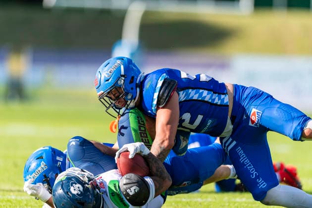 Leon Eisert (Allgaeu Comets, LB, 52) stoppt Anthony Green (WR, Straubing Spiders, 7) GER, Allgaeu Comets vs Straubing Spiders, American Football, GFL, Saison 2026, Week 06, 13.06.2026 GER, Allgaeu Comets vs Straubing Spiders, American Football, GFL, Saison 2026, Week 06, 13.06.2026 Kempten