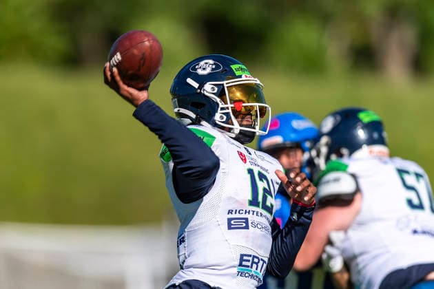 Sven Dorfner (QB, Straubing Spiders, 12) beim wurf GER, Allgaeu Comets vs Straubing Spiders, American Football, GFL, Saison 2026, Week 06, 13.06.2026 GER, Allgaeu Comets vs Straubing Spiders, American Football, GFL, Saison 2026, Week 06, 13.06.2026 Kempten