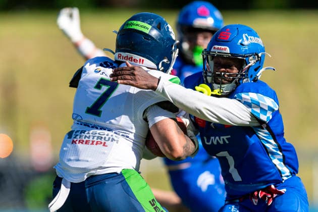 Anthony Green (WR, Straubing Spiders, 7) wird von Chris Lipsey (Allgaeu Comets, RB DB, 1) gestoppt GER, Allgaeu Comets vs Straubing Spiders, American Football, GFL, Saison 2026, Week 06, 13.06.2026 GER, Allgaeu Comets vs Straubing Spiders, American Football, GFL, Saison 2026, Week 06, 13.06.2026 Kempten
