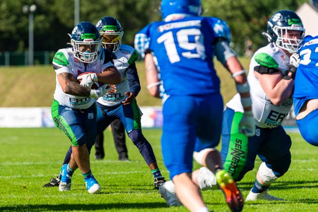 Anthony Green (WR, Straubing Spiders, 7) mit Sven Dorfner (QB, Straubing Spiders, 12) und David King (Allgaeu Comets, DB, 19) GER, Allgaeu Comets vs Straubing Spiders, American Football, GFL, Saison 2026, Week 06, 13.06.2026 GER, Allgaeu Comets vs Straubing Spiders, American Football, GFL, Saison 2026, Week 06, 13.06.2026 Kempten