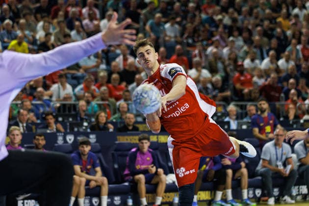 Mads HOXER (Aalborg Handbold, 14) erzielt ein Tor, Aktion, Torwurf GER, Aalborg Handbold vs. FC Barcelona, Barca Handball, TruckScout24 EHF FINAL4 2026, Halbfinale, Spielzeit 2025 2026, 13.06.2026, GER, Aalborg Handbold vs. FC Barcelona, Handball, TruckScout24 EHF FINAL4 2026, Halbfinale, Spielzeit 2025 2026, 13.06.2026, Koeln