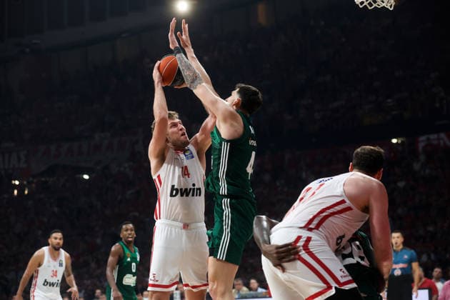 Olympiacos wins Greek Basketball League championship PIRAEUS, GREECE - JUNE 13: Sasha Vezenkov (L) of Olympiacos in action against Ntinos Mitoglou (R) of Panathinaikos during the 5th and last match of the Greek Basketball league finals between Olympiacos Piraeus and Panathinaikos at Peace and Friendship Stadium in Piraeus, Greece on June 13, 2026. Georgia Panagopoulou Anadolu Piraeus Greece. Editorial use only. Please get in touch for any other usage.  Copyright: x2026xAnadoluxGeorgiaxPanagopouloux