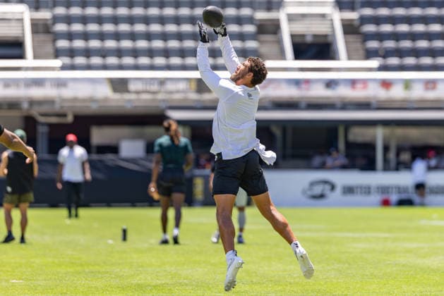 June 13, 2026, Washington, District Of Columbia, USA: DC Defenders cornerback KAI GRAY (17) catches a pass during warmups prior to the UFL 2026 United Bowl game between the Louisville Kings and D.C Defenders at Audi Stadium in Washington, D.C on Jun 13th, 2026. Washington USA - ZUMAa220 20260613_znp_a220_035 Copyright: xIsraelxAntax