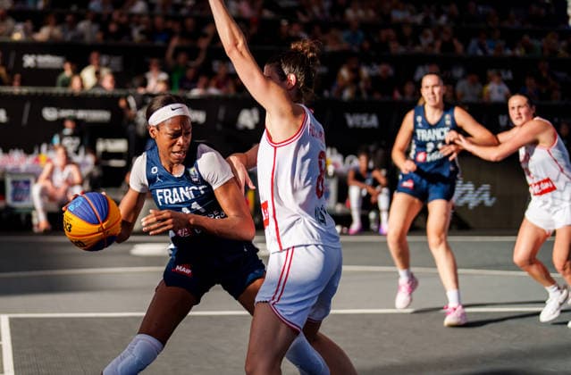 BASKETBALL - FIBA 3x3 World Tour VIENNA,AUSTRIA,13.JUN.26 - BASKETBALL - FIBA 3x3 World Tour. Image shows Myriam Djekoundade (FRA) and Anja Fuchs-Robetin (AUT).  GEPAxpictures xEdgarxEisner
