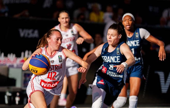 BASKETBALL - FIBA 3x3 World Tour VIENNA,AUSTRIA,13.JUN.26 - BASKETBALL - FIBA 3x3 World Tour. Image shows Sigrid Koizar (AUT) and Daniela Dibanzilua (FRA).  GEPAxpictures xEdgarxEisner