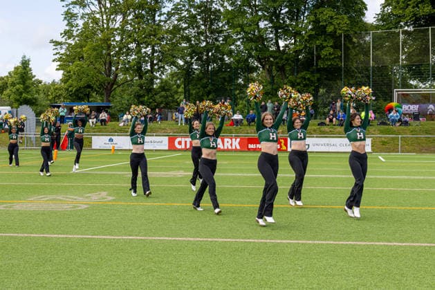 13.06.2026 American Football German Football League 2026 Kiel Baltic Hurricanes - Düsseldorf Panther (Kiel in Grün, Düsseldorf in Weiß) Die KBH Dancers während der Pre Game Show Kiel Kilia-Stadion, Hasseldieksdammer Schleswig Holstein Deutschland