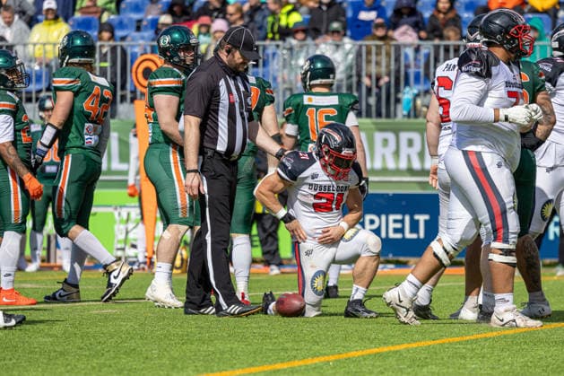 13.06.2026 American Football German Football League 2026 Kiel Baltic Hurricanes - Düsseldorf Panther (Kiel in Grün, Düsseldorf in Weiß) Bildmitte GenÂ­naÂ­diy Adams Kiel Kilia-Stadion, Hasseldieksdammer Schleswig Holstein Deutschland