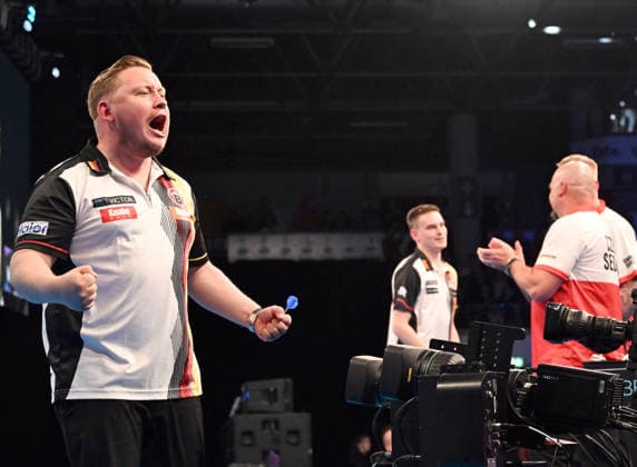 13.06.2026, xhbx, Dart World Cup of Darts 2026, v.l. Martin Schindler (Deutschland), Ricardo Pietreczko (Deutschland) jubeln jubelt nach Spielende. (DFL DFB REGULATIONS PROHIBIT ANY USE OF PHOTOGRAPHS as IMAGE SEQUENCES and or QUASI-VIDEO) Frankfurt