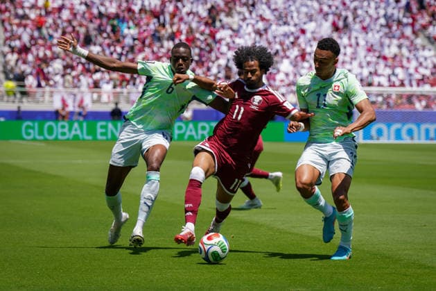 USA: Fussball FIFA World Cup, WM, Weltmeisterschaft, Fussball 2026 Gruppe B Schweiz vs Qatar Levi™s Stadium (Santa Clara, Kalifornien): Denis Zakaria (Schweiz, 6) Akram Afif (Qatar, 11) Dan Ndoye (Schweiz, 11)