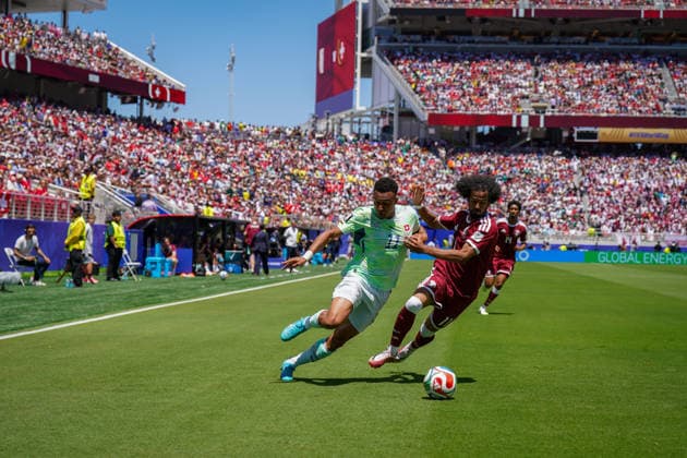 USA: Fussball FIFA World Cup, WM, Weltmeisterschaft, Fussball 2026 Gruppe B Schweiz vs Qatar Levi™s Stadium (Santa Clara, Kalifornien): Dan Ndoye (Schweiz, 11) Akram Afif (Qatar, 11) im Zweikampf