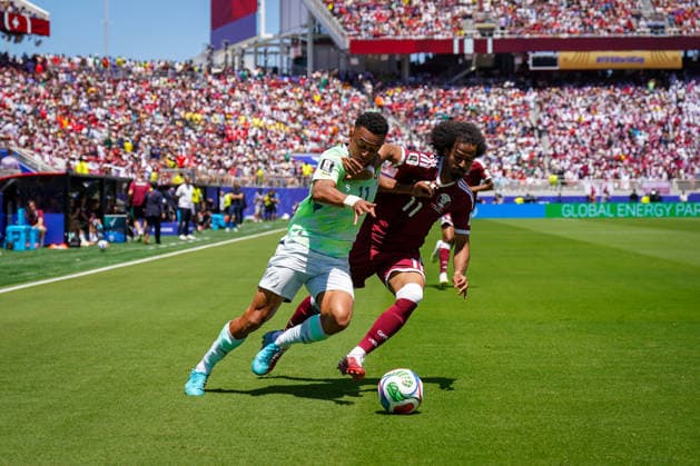 USA: Fussball FIFA World Cup, WM, Weltmeisterschaft, Fussball 2026 Gruppe B Schweiz vs Qatar Levi™s Stadium (Santa Clara, Kalifornien): Dan Ndoye (Schweiz, 11) Akram Afif (Qatar, 11) im Zweikampf