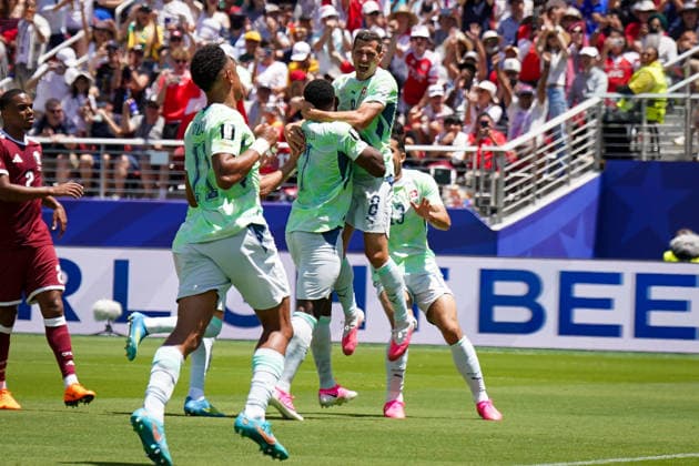 USA: Fussball FIFA World Cup, WM, Weltmeisterschaft, Fussball 2026 Gruppe B Schweiz vs Qatar Levi™s Stadium (Santa Clara, Kalifornien): nach Foulspiel von Mahmoud Abunada (Qatar, 1) verwandelt Breel Embolo (Schweiz, 7) den Elfmeter, Penalty zum 1:0 - Freude, Emotionen, Jubel, Tor und Torjubel mit Remo Freuler (Schweiz, 8) Ricardo Rodriguez Ricardo Rodriguez (Schweiz, 13) Dan Ndoye (Schweiz, 11)