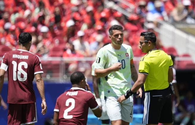 Qatar v Switzerland - FIFA World Cup, WM, Weltmeisterschaft, Fussball 2026 - Group B SANTA CLARA, UNITED STATES - JUNE 13: Granit Xhaka of Switzerland talks to the referee during the 2026 FIFA World Cup First Stage Group B match between Qatar and Switzerland at Levi’s Stadium (San Francisco Bay Area Stadium) in Santa Clara, California, United States on June 13, 2026. Tayfun Coskun Anadolu California United States. Editorial use only. Please get in touch for any other usage.  Copyright: x2026xAnadoluxTayfunxCoskunx