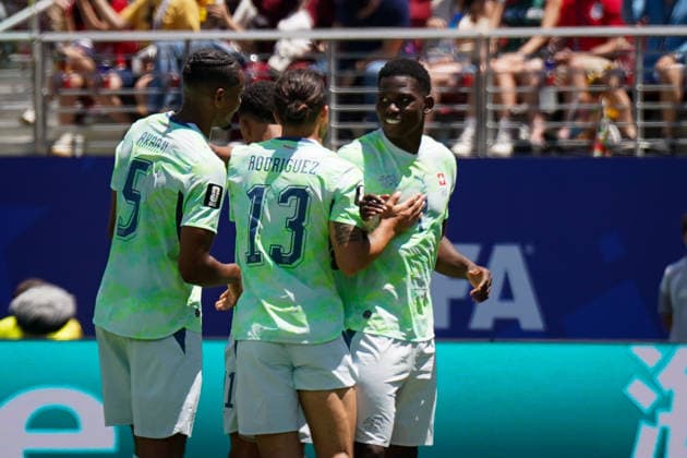 USA: Fussball FIFA World Cup, WM, Weltmeisterschaft, Fussball 2026 Gruppe B Schweiz vs Qatar Levi™s Stadium (Santa Clara, Kalifornien): nach Foulspiel von Mahmoud Abunada (Qatar, 1) verwandelt Breel Embolo (Schweiz, 7) den Elfmeter, Penalty zum 1:0 - Freude, Emotionen, Jubel, Tor und Torjubel mitRicardo Rodriguez Ricardo Rodriguez (Schweiz, 13) Manuel Akanji (Schweiz, 5)