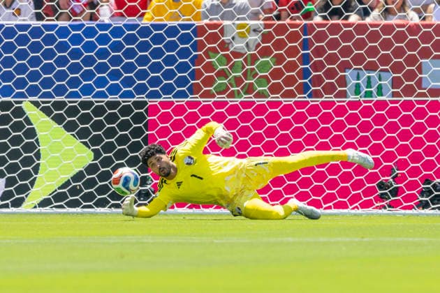 SANTA CLARA, CA - JUNE 13: Mahmud Abunada 1 of Qatar makes a save during the first half of the FIFA World Cup, WM, Weltmeisterschaft, Fussball 2026 Group B match between Qatar and Switzerland on June 13, 2026 at the San Francisco Bay Area Stadium in Santa Clara, CA. (Photo by Bob Kupbens Icon Sportswire) SOCCER: JUN 13 FIFA World Cup 26 Group B - Qatar vs Switzerland EDITORIAL USE ONLY Icon260613009