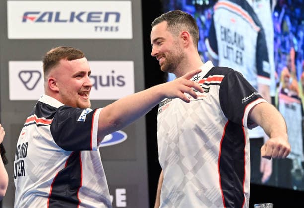 13.06.2026, xhbx, Dart World Cup of Darts 2026, v.l. Luke Littler (England), Luke Humphries (England) jubeln jubelt nach Spielende. (DFL DFB REGULATIONS PROHIBIT ANY USE OF PHOTOGRAPHS as IMAGE SEQUENCES and or QUASI-VIDEO) Frankfurt