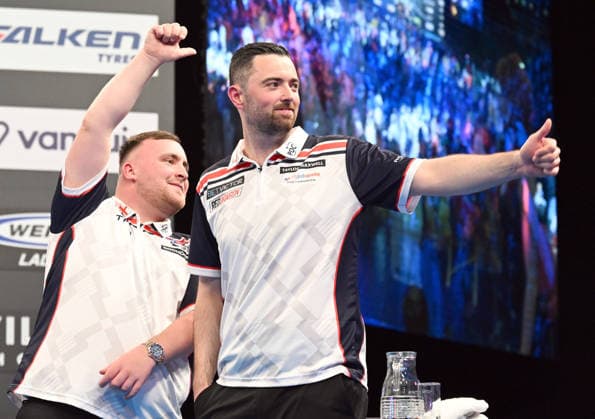 13.06.2026, xhbx, Dart World Cup of Darts 2026, v.l. Luke Littler (England), Luke Humphries (England) jubeln jubelt nach Spielende. (DFL DFB REGULATIONS PROHIBIT ANY USE OF PHOTOGRAPHS as IMAGE SEQUENCES and or QUASI-VIDEO) Frankfurt