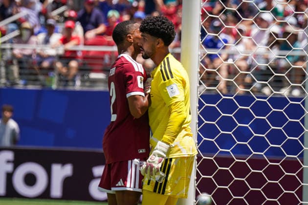 USA: Fussball FIFA World Cup, WM, Weltmeisterschaft, Fussball 2026 Gruppe B Schweiz vs Qatar Levi™s Stadium (Santa Clara, Kalifornien): Mahmoud Abunada (Qatar, 1) Pedro Miguel (Qatar, 2)