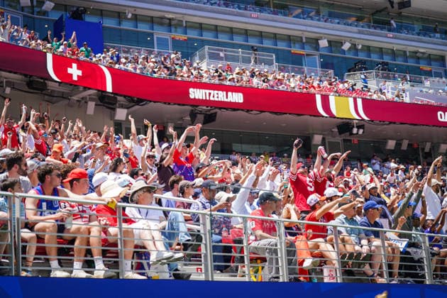 USA: Fussball FIFA World Cup, WM, Weltmeisterschaft, Fussball 2026 Gruppe B Schweiz vs Qatar Levi™s Stadium (Santa Clara, Kalifornien): USA, San Francisco, Nordamerika, Fussball FIFA World Cup 2026, Schweiz vs Katar, Levi™s Stadium, Schweizer Fans, Fanblock, Jubel, Torjubel, Zuschauer, Tribüne, Menschenmenge, Fankultur, Nationalmannschaft, Stimmung, Supporter, Matchday, Sportevent, Soccer, Football, World Cup, LED-Bande, Schweiz-Schriftzug, Fahnen, Emotionen, Sommer, Großveranstaltung, Public Viewing Atmosphäre, Fanerlebnis, Symbolfoto.