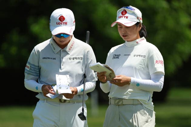 Dow Championship MIDLAND, MICHIGAN - JUNE 13: Hye-Jin Choi (R) talks to teammate Hyo Joo Kim (L) of the Republic of Korea on the third green during the third round of the Dow Championship at Midland Country Club in Midland, Michigan, USA on Saturday, June 13, 2026. Midland Michigan United States  Copyright: xJorgexLemusx originalFilename:lemus-dowchamp260613_npz6N.jpg
