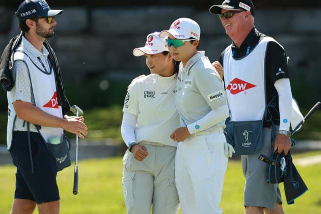 Dow Championship MIDLAND, MICHIGAN - JUNE 13: Hye-Jin Choi (L) and Hyo Joo Kim (R) of the Republic of Korea celebrate after completing the third round of the Dow Championship at Midland Country Club in Midland, Michigan, USA on Saturday, June 13, 2026. Midland Michigan United States  Copyright: xJorgexLemusx originalFilename:lemus-dowchamp260613_npSom.jpg