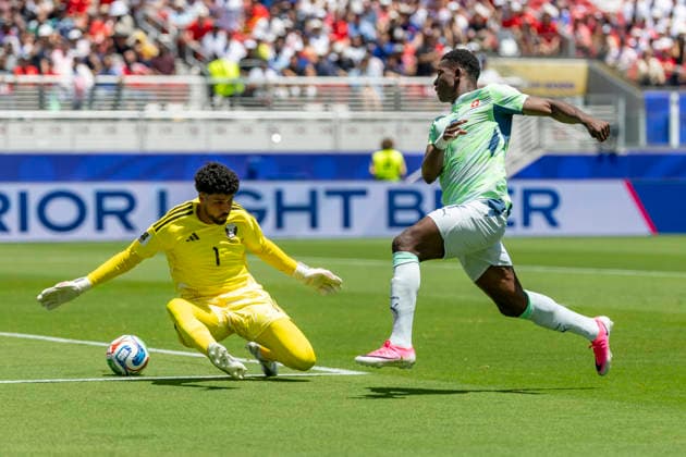 SANTA CLARA, CA - JUNE 13: Breel Embolo 7 of Switzerland puts one past the goalkeeper but wide during the second half of the FIFA World Cup, WM, Weltmeisterschaft, Fussball 2026 Group B match between Qatar and Switzerland on June 13, 2026 at the San Francisco Bay Area Stadium in Santa Clara, CA. (Photo by Bob Kupbens Icon Sportswire) SOCCER: JUN 13 FIFA World Cup 26 Group B - Qatar vs Switzerland EDITORIAL USE ONLY Icon260613025