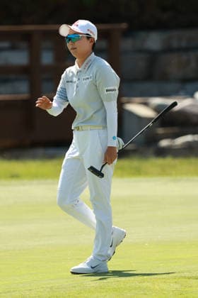 Dow Championship MIDLAND, MICHIGAN - JUNE 13: Hyo Joo Kim of the Republic of Korea acknowledges the gallery on the 18th green during the third round of the Dow Championship at Midland Country Club in Midland, Michigan, USA on Saturday, June 13, 2026. Midland Michigan United States  Copyright: xJorgexLemusx originalFilename:lemus-dowchamp260613_npbAV.jpg