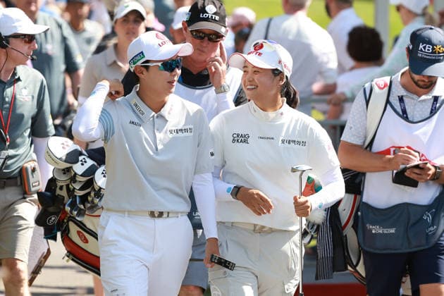 Dow Championship MIDLAND, MICHIGAN - JUNE 13: Hyo Joo Kim (L) and Hye-Jin Choi (R) of the Republic of Korea walk on the 18th hole during the third round of the Dow Championship at Midland Country Club in Midland, Michigan, USA on Saturday, June 13, 2026. Midland Michigan United States  Copyright: xJorgexLemusx originalFilename:lemus-dowchamp260613_nppOI.jpg
