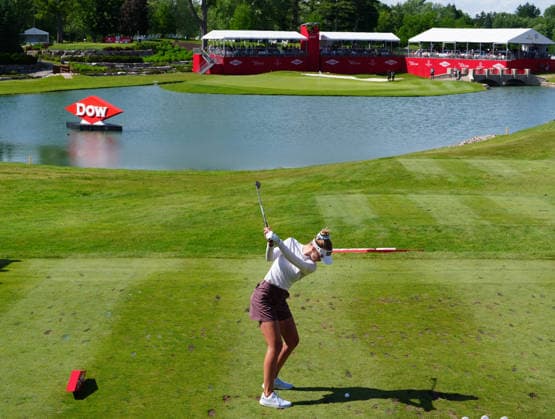 MIDLAND, MI - JUNE 13: LPGA, Golf Damen golfer Nelly Korda plays her tee shot on the 18th hole on June 13, 2026, during the third round of the LPGA Dow Championship at Midland Country Club in Midland, Michigan. (Photo by Brian Spurlock Icon Sportswire) GOLF: JUN 13 LPGA Dow Championship EDITORIAL USE ONLY Icon2606131
