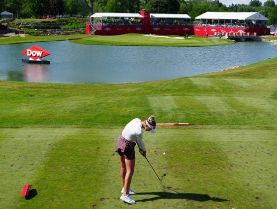 MIDLAND, MI - JUNE 13: LPGA, Golf Damen golfer Nelly Korda plays her tee shot on the 18th hole on June 13, 2026, during the third round of the LPGA Dow Championship at Midland Country Club in Midland, Michigan. (Photo by Brian Spurlock Icon Sportswire) GOLF: JUN 13 LPGA Dow Championship EDITORIAL USE ONLY Icon2606133