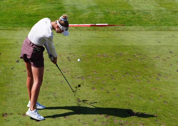 MIDLAND, MI - JUNE 13: LPGA, Golf Damen golfer Nelly Korda plays her tee shot on the 18th hole on June 13, 2026, during the third round of the LPGA Dow Championship at Midland Country Club in Midland, Michigan. (Photo by Brian Spurlock Icon Sportswire) GOLF: JUN 13 LPGA Dow Championship EDITORIAL USE ONLY Icon2606138